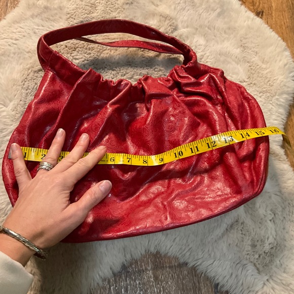 Hype Shoulder Bag Purse Red Engraved Scrunch Top Snap Closure Floral Women Hobo - Picture 3 of 9